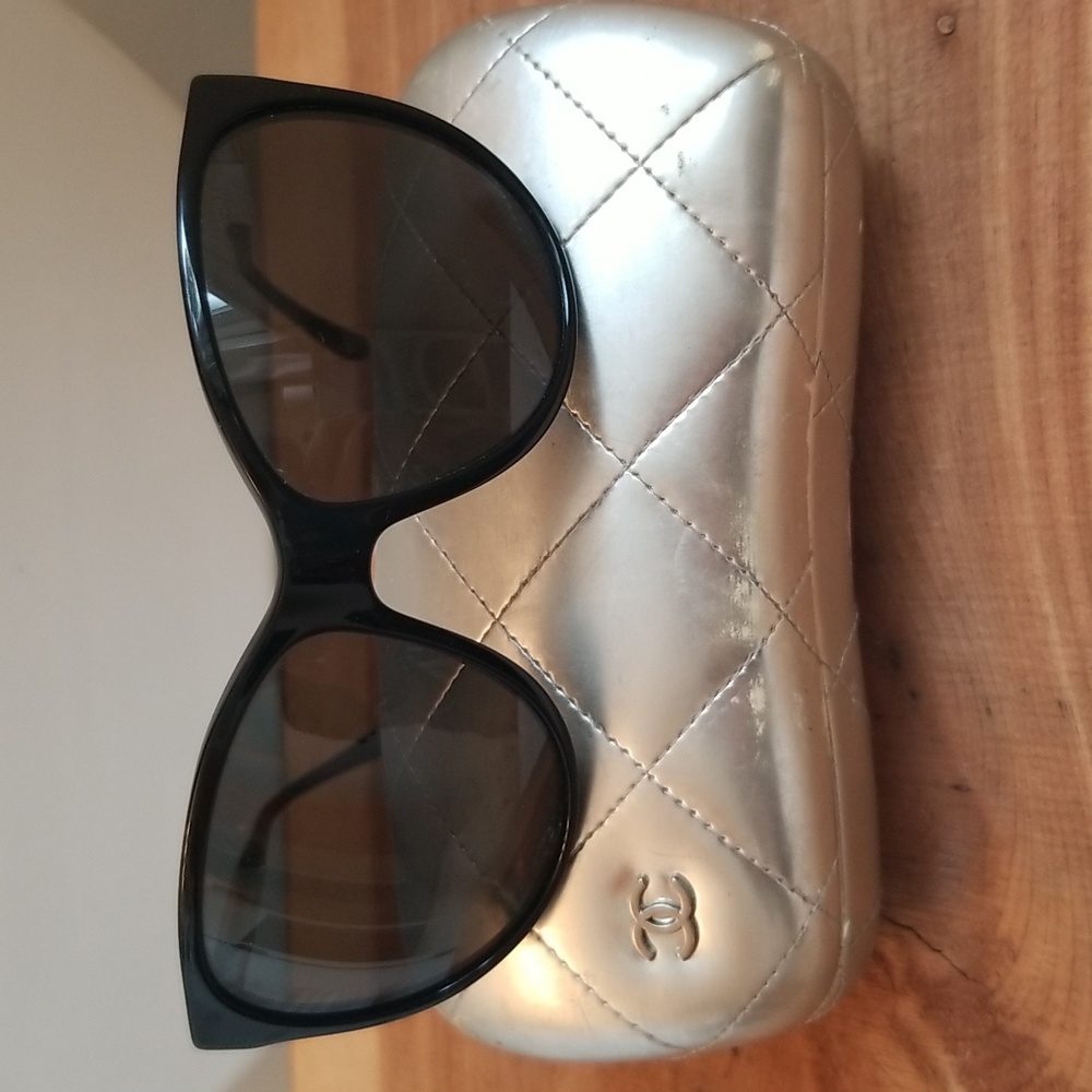 Authentic Chanel Collection Miroir Interlocking CC Logo Sunglasses